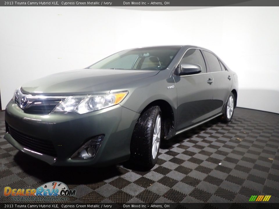 2013 Toyota Camry Hybrid XLE Cypress Green Metallic / Ivory Photo #2