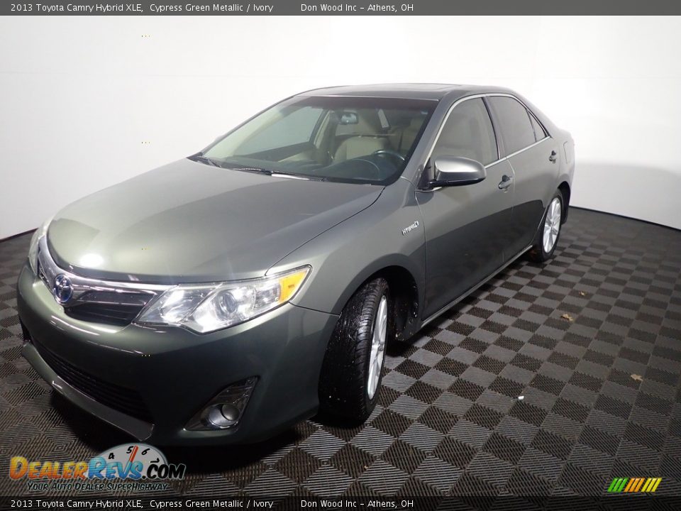 2013 Toyota Camry Hybrid XLE Cypress Green Metallic / Ivory Photo #4