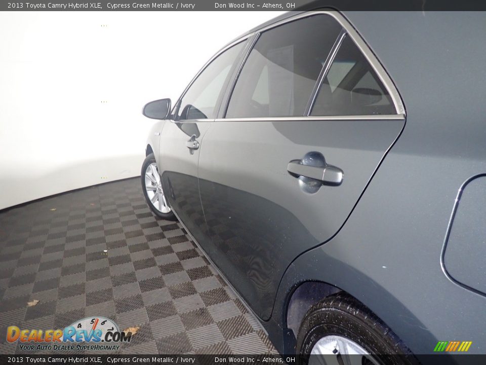 2013 Toyota Camry Hybrid XLE Cypress Green Metallic / Ivory Photo #9