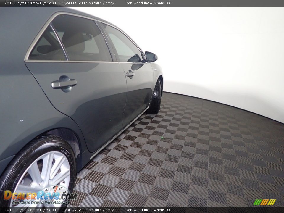2013 Toyota Camry Hybrid XLE Cypress Green Metallic / Ivory Photo #10