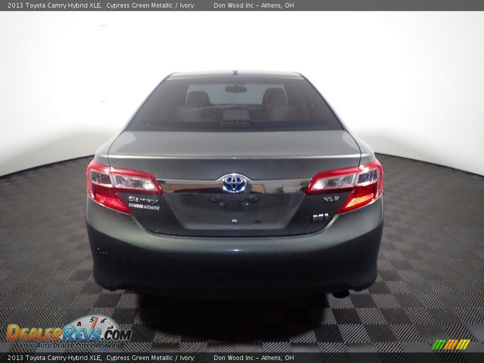 2013 Toyota Camry Hybrid XLE Cypress Green Metallic / Ivory Photo #12