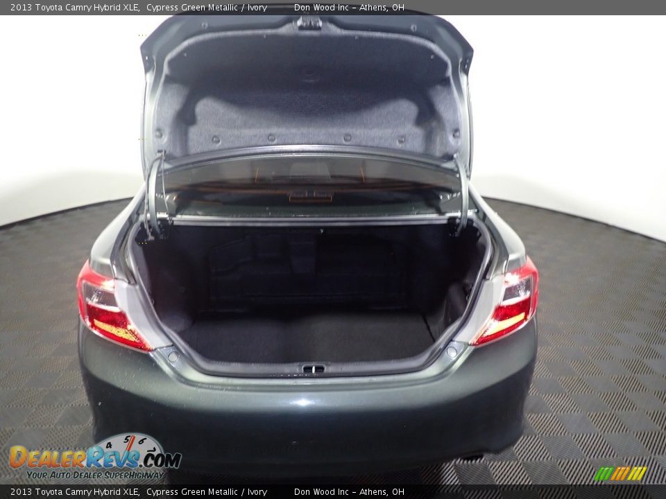 2013 Toyota Camry Hybrid XLE Cypress Green Metallic / Ivory Photo #13