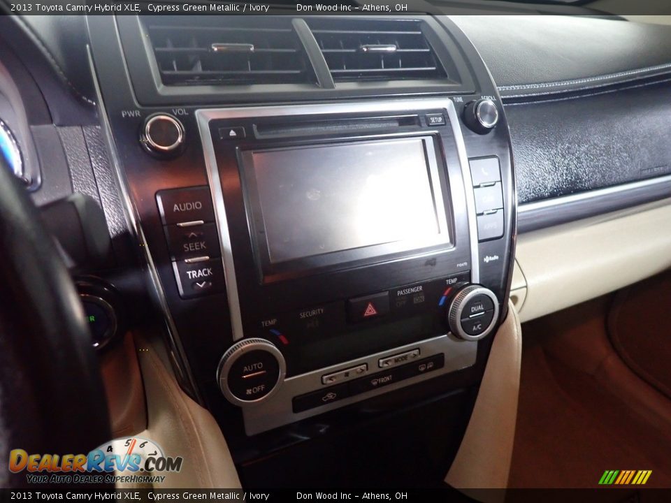 2013 Toyota Camry Hybrid XLE Cypress Green Metallic / Ivory Photo #25