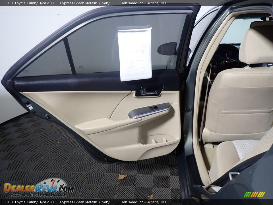 2013 Toyota Camry Hybrid XLE Cypress Green Metallic / Ivory Photo #29