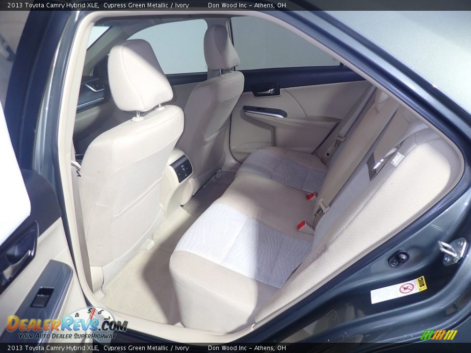 2013 Toyota Camry Hybrid XLE Cypress Green Metallic / Ivory Photo #30