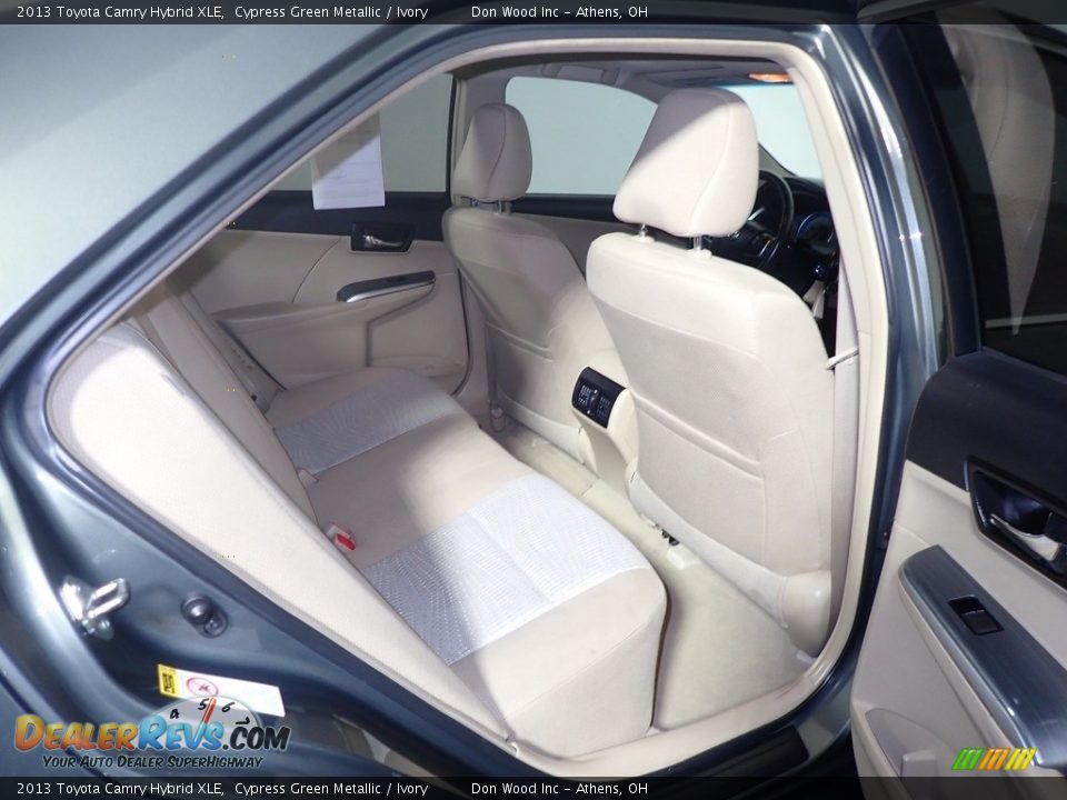 2013 Toyota Camry Hybrid XLE Cypress Green Metallic / Ivory Photo #32
