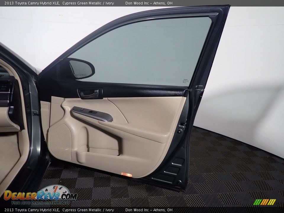 2013 Toyota Camry Hybrid XLE Cypress Green Metallic / Ivory Photo #33