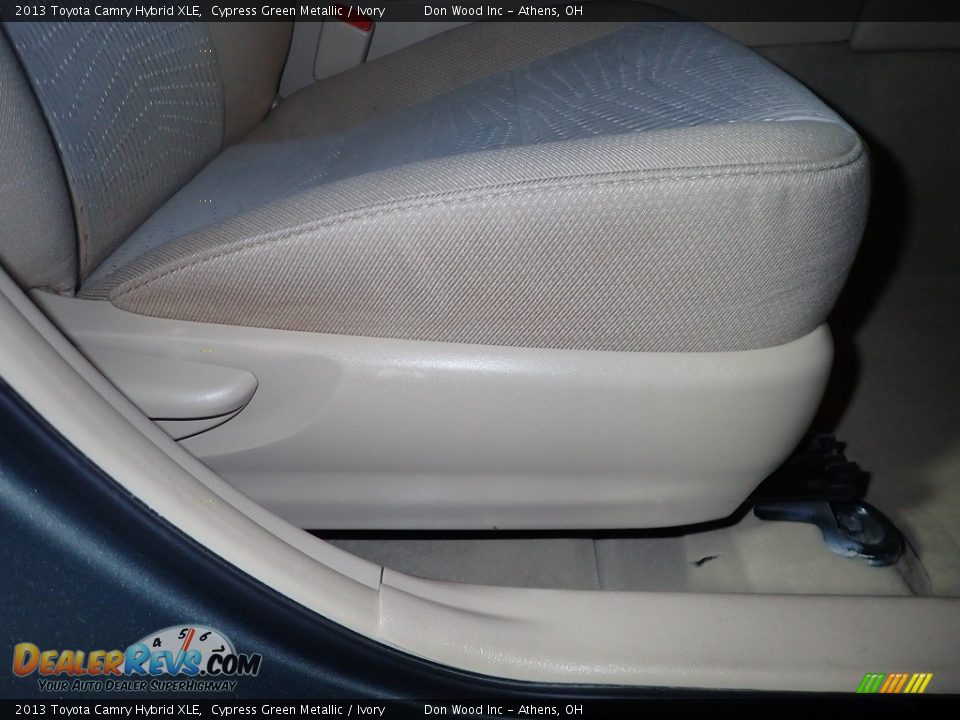 2013 Toyota Camry Hybrid XLE Cypress Green Metallic / Ivory Photo #35