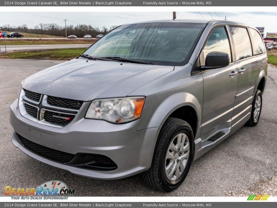 Front 3/4 View of 2014 Dodge Grand Caravan SE Photo #8