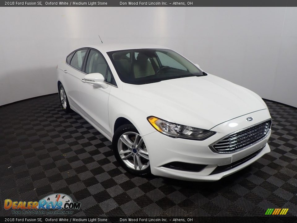 2018 Ford Fusion SE Oxford White / Medium Light Stone Photo #3