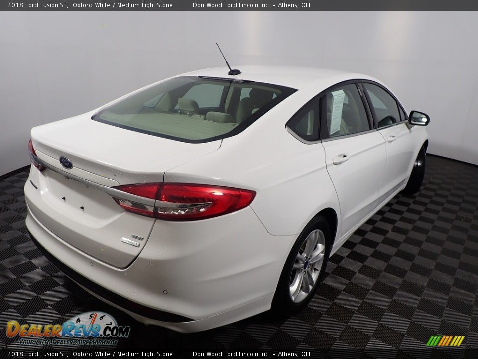 2018 Ford Fusion SE Oxford White / Medium Light Stone Photo #5