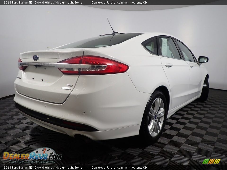 2018 Ford Fusion SE Oxford White / Medium Light Stone Photo #7