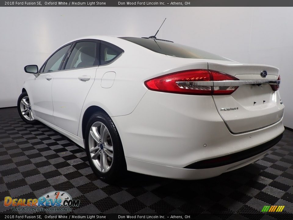 2018 Ford Fusion SE Oxford White / Medium Light Stone Photo #8