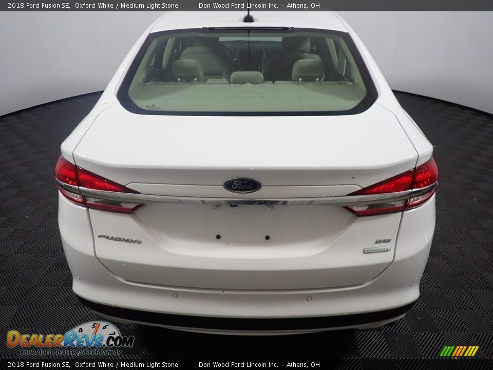 2018 Ford Fusion SE Oxford White / Medium Light Stone Photo #11