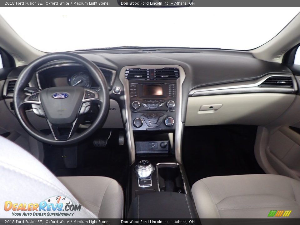 2018 Ford Fusion SE Oxford White / Medium Light Stone Photo #18