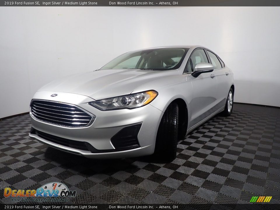 2019 Ford Fusion SE Ingot Silver / Medium Light Stone Photo #2