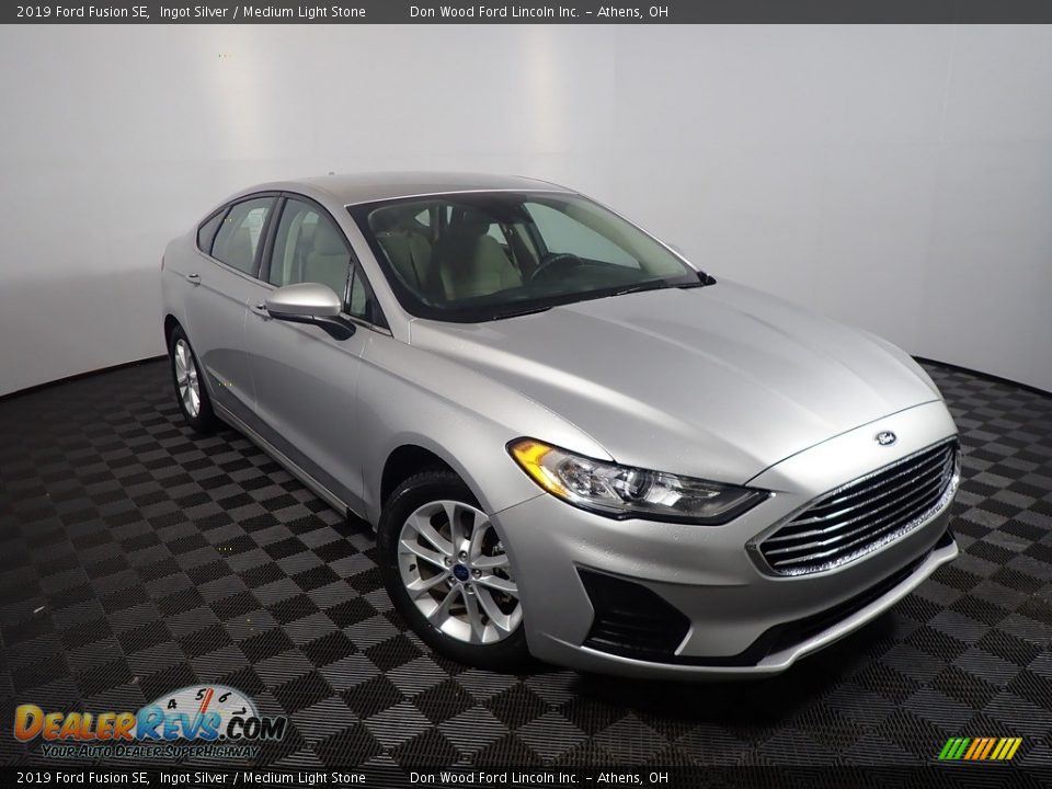 2019 Ford Fusion SE Ingot Silver / Medium Light Stone Photo #3
