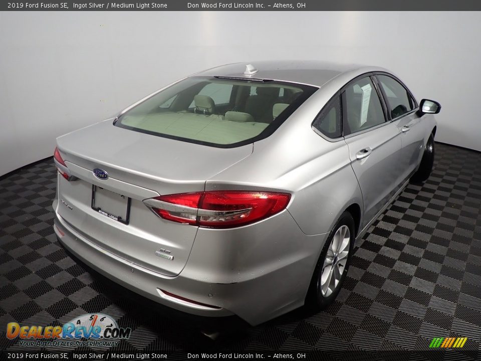 2019 Ford Fusion SE Ingot Silver / Medium Light Stone Photo #5