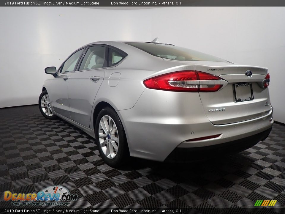 2019 Ford Fusion SE Ingot Silver / Medium Light Stone Photo #8