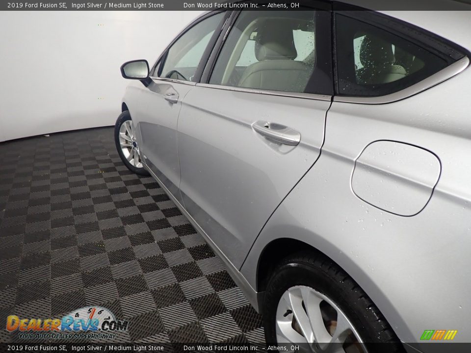 2019 Ford Fusion SE Ingot Silver / Medium Light Stone Photo #9