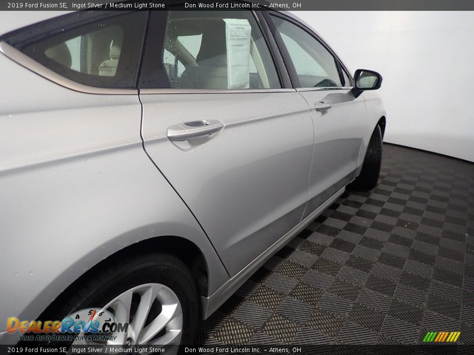 2019 Ford Fusion SE Ingot Silver / Medium Light Stone Photo #10