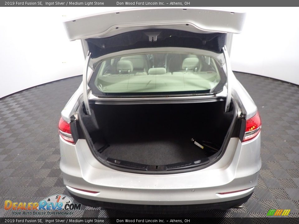 2019 Ford Fusion SE Ingot Silver / Medium Light Stone Photo #12