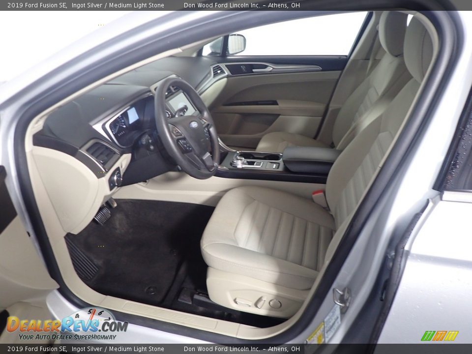 2019 Ford Fusion SE Ingot Silver / Medium Light Stone Photo #16