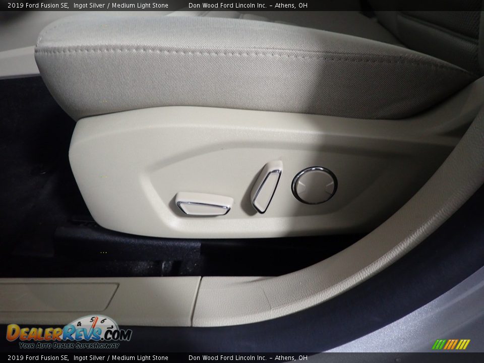 2019 Ford Fusion SE Ingot Silver / Medium Light Stone Photo #17