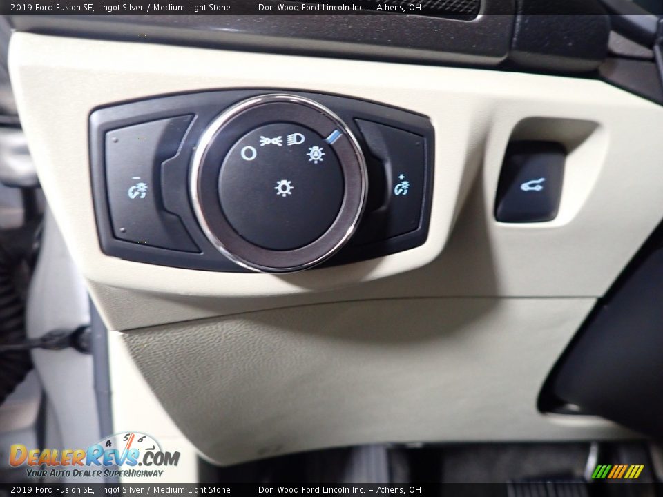 2019 Ford Fusion SE Ingot Silver / Medium Light Stone Photo #19