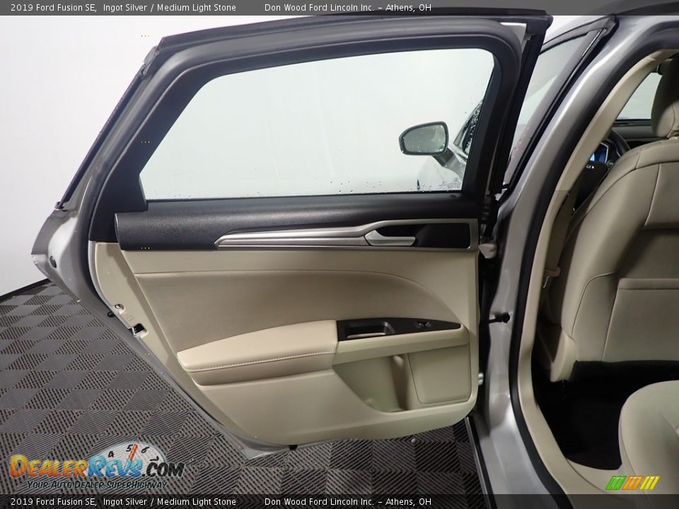 2019 Ford Fusion SE Ingot Silver / Medium Light Stone Photo #28