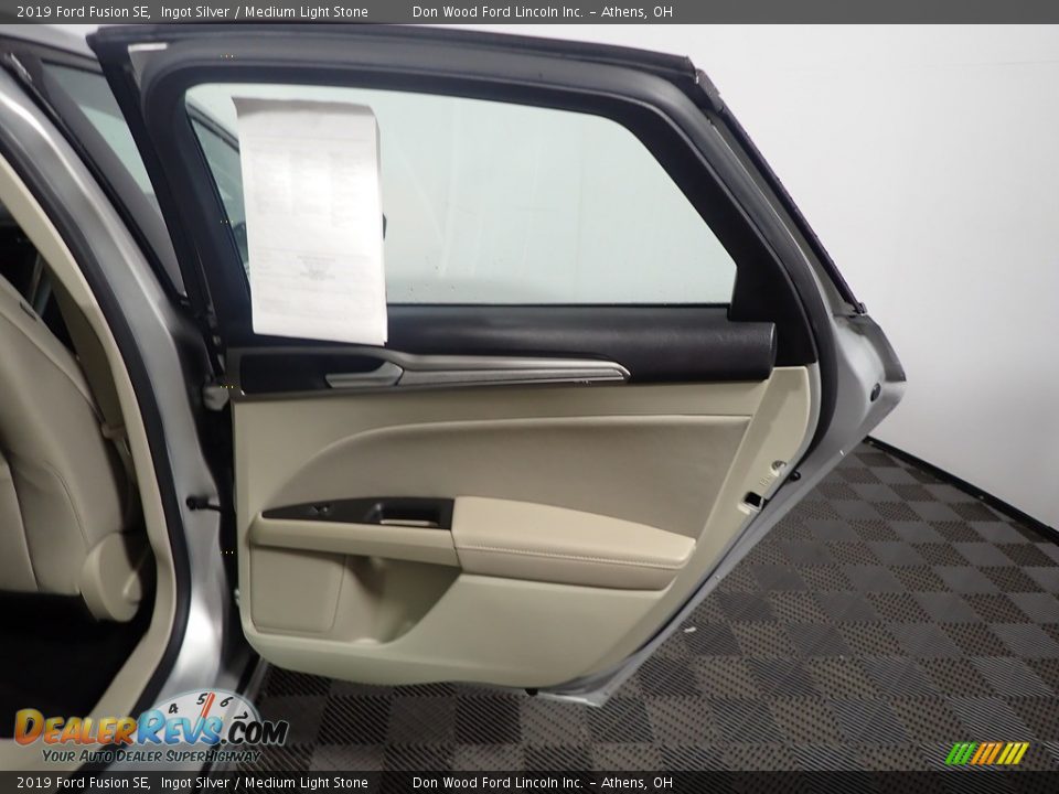 2019 Ford Fusion SE Ingot Silver / Medium Light Stone Photo #30