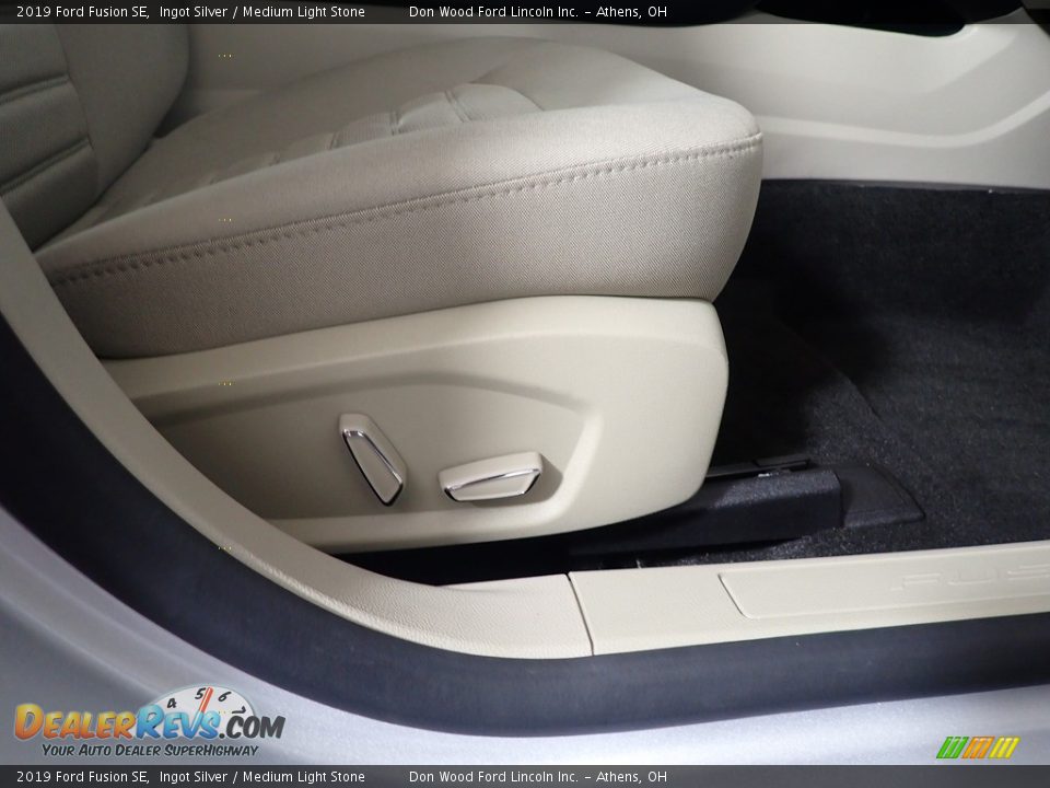 2019 Ford Fusion SE Ingot Silver / Medium Light Stone Photo #34