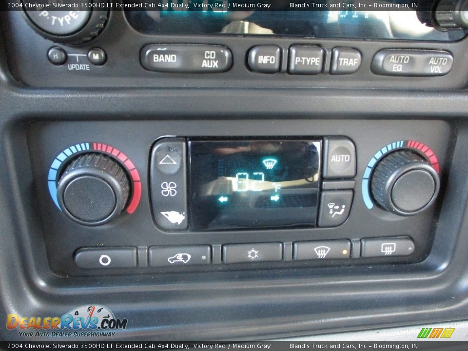 Controls of 2004 Chevrolet Silverado 3500HD LT Extended Cab 4x4 Dually Photo #21