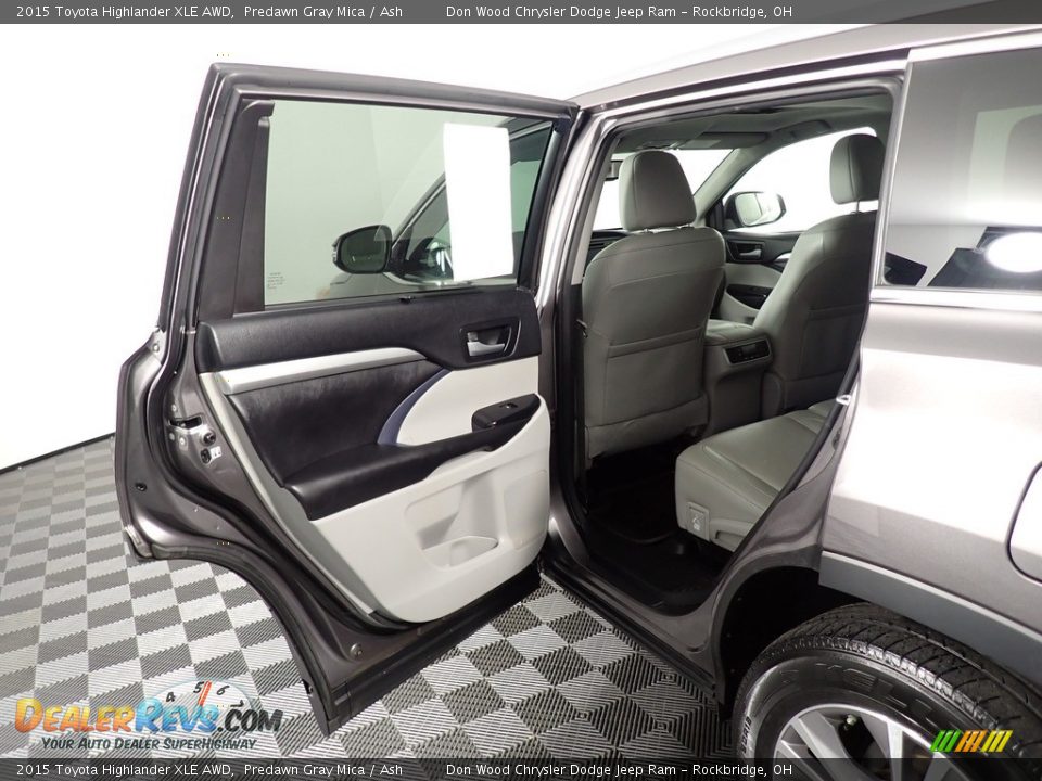 2015 Toyota Highlander XLE AWD Predawn Gray Mica / Ash Photo #30