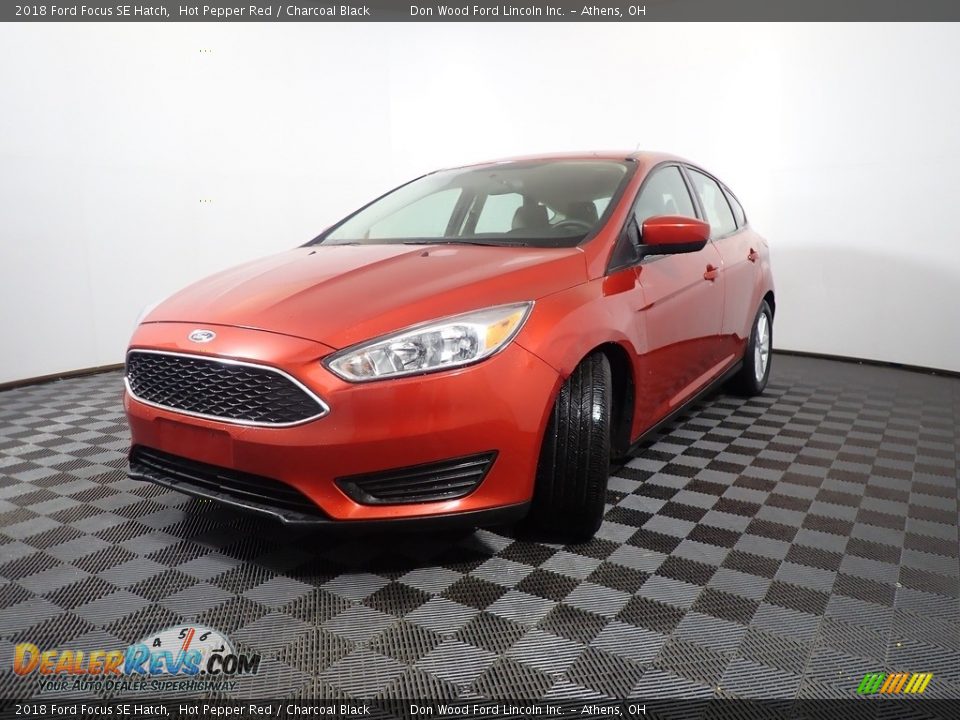 2018 Ford Focus SE Hatch Hot Pepper Red / Charcoal Black Photo #2