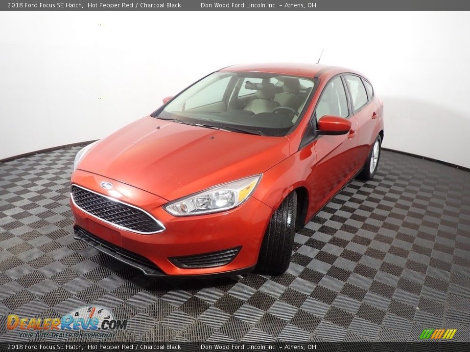 2018 Ford Focus SE Hatch Hot Pepper Red / Charcoal Black Photo #4