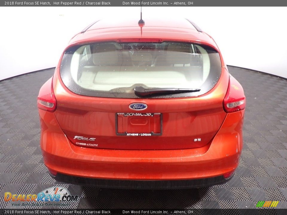 2018 Ford Focus SE Hatch Hot Pepper Red / Charcoal Black Photo #11