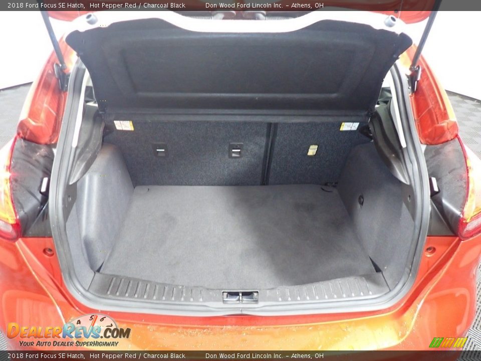 2018 Ford Focus SE Hatch Hot Pepper Red / Charcoal Black Photo #13