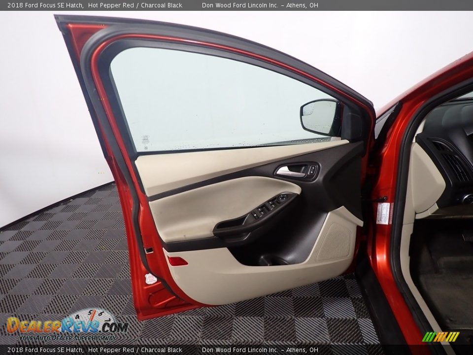 2018 Ford Focus SE Hatch Hot Pepper Red / Charcoal Black Photo #14