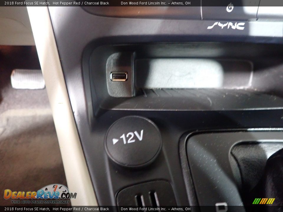 2018 Ford Focus SE Hatch Hot Pepper Red / Charcoal Black Photo #28