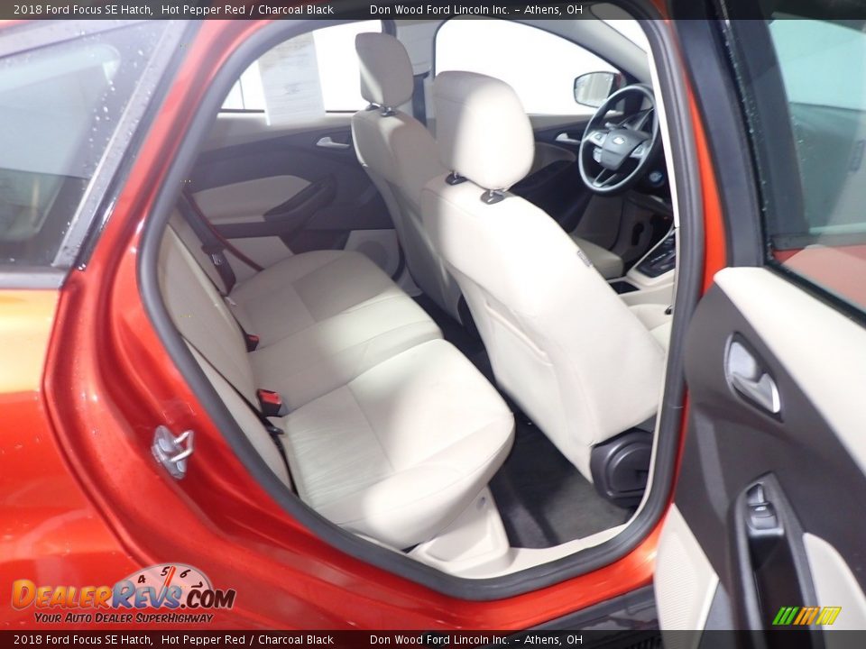 2018 Ford Focus SE Hatch Hot Pepper Red / Charcoal Black Photo #34