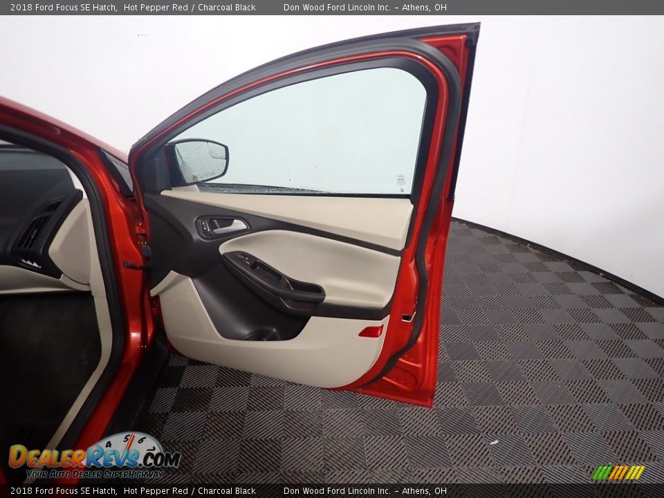 2018 Ford Focus SE Hatch Hot Pepper Red / Charcoal Black Photo #35