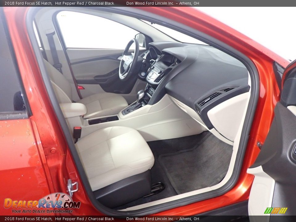 2018 Ford Focus SE Hatch Hot Pepper Red / Charcoal Black Photo #36