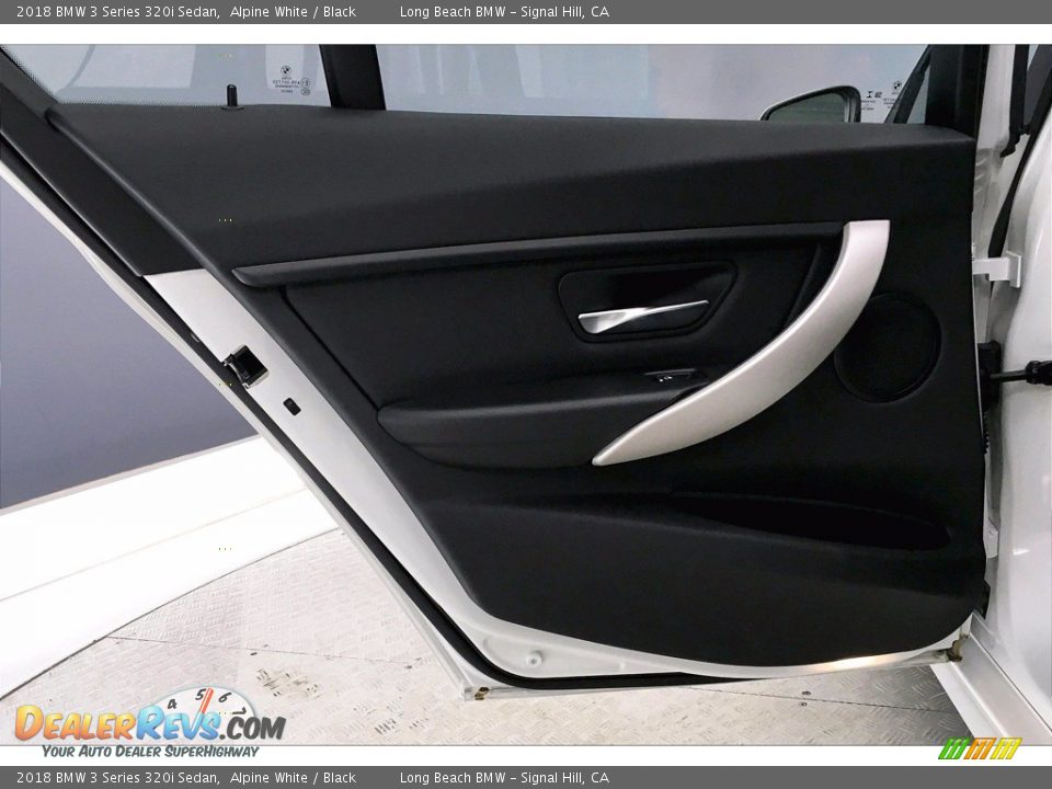 2018 BMW 3 Series 320i Sedan Alpine White / Black Photo #25