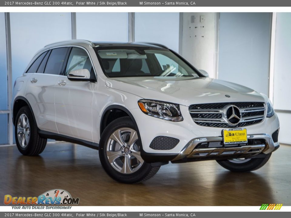 Front 3/4 View of 2017 Mercedes-Benz GLC 300 4Matic Photo #12