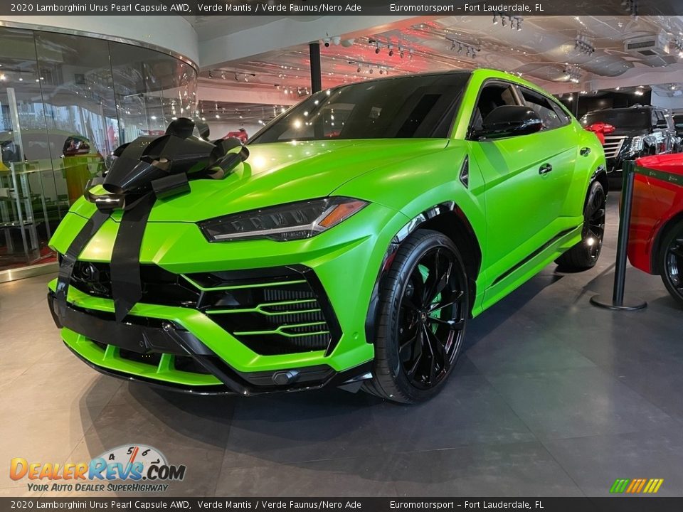 Front 3/4 View of 2020 Lamborghini Urus Pearl Capsule AWD Photo #1