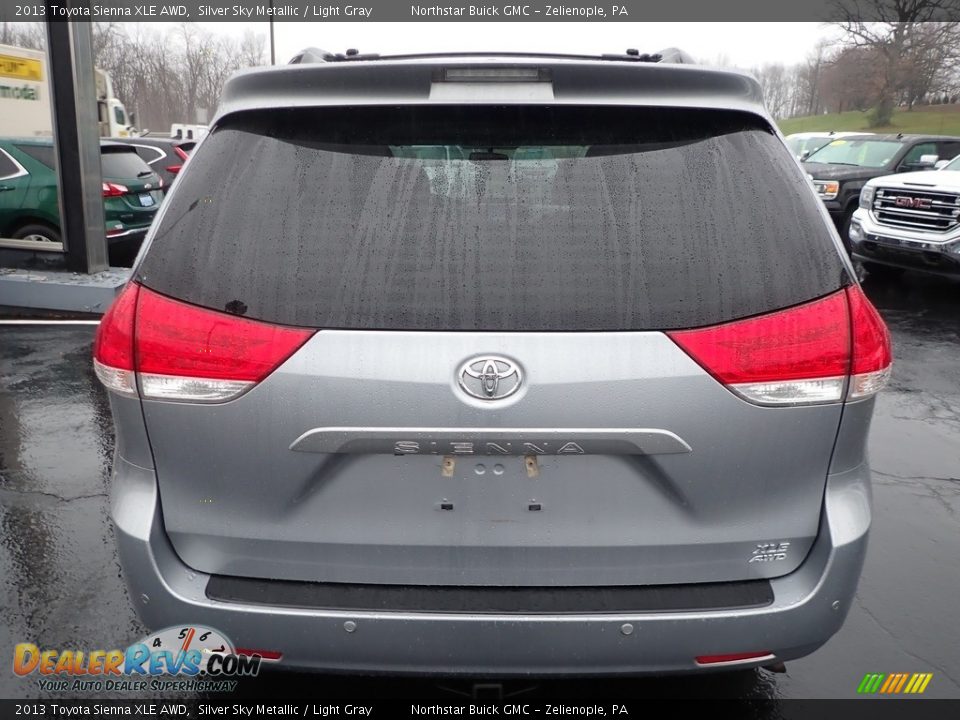 2013 Toyota Sienna XLE AWD Silver Sky Metallic / Light Gray Photo #10