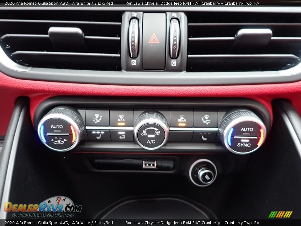 2020 Alfa Romeo Giulia Sport AWD Alfa White / Black/Red Photo #18