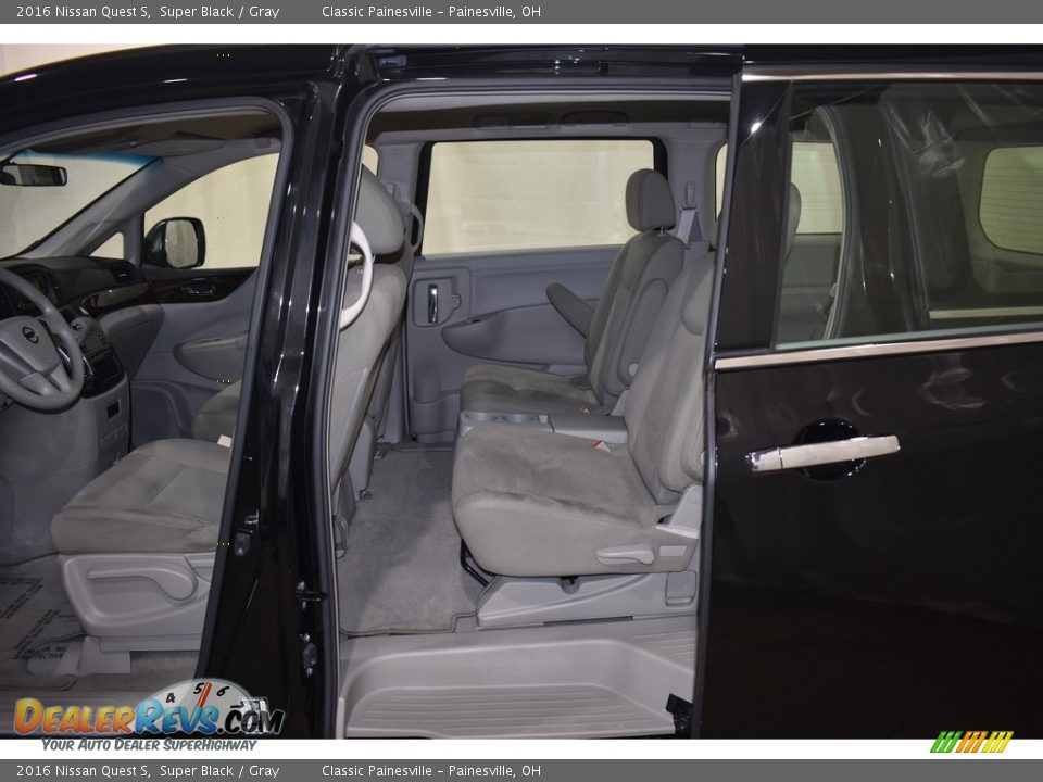 Rear Seat of 2016 Nissan Quest S Photo #8