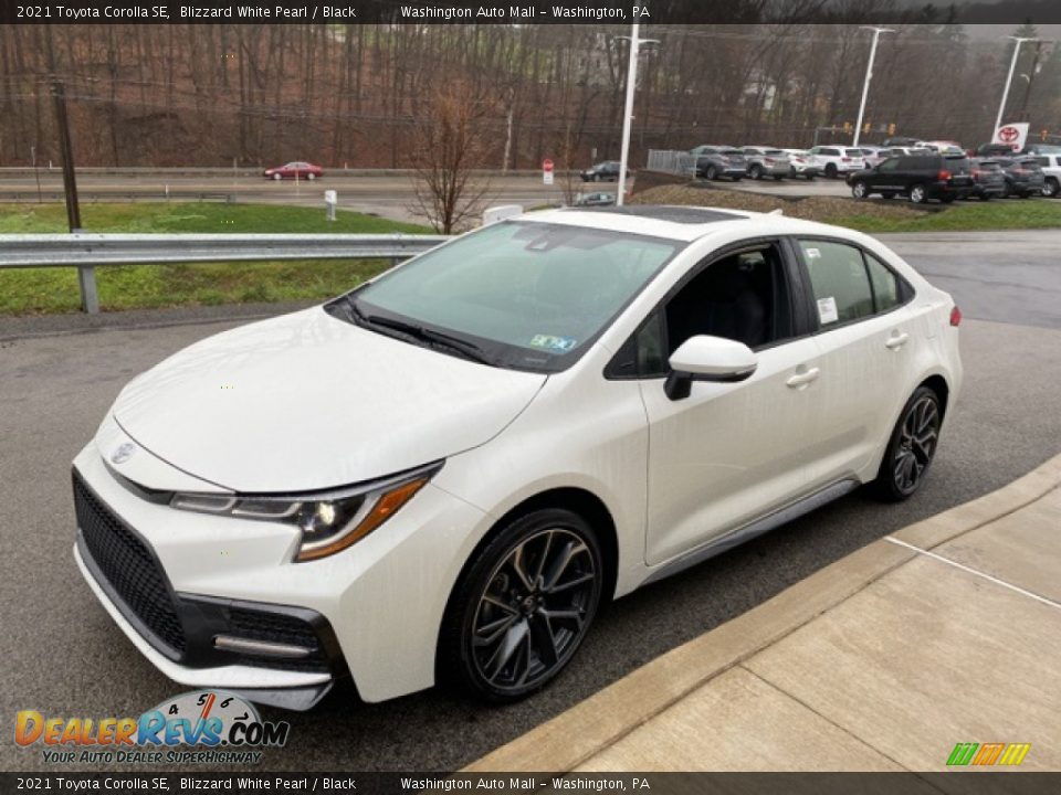 Front 3/4 View of 2021 Toyota Corolla SE Photo #13